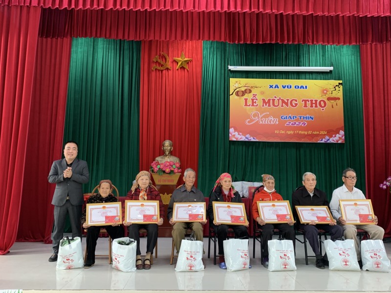 Xã Vũ Oai tổ chức Lễ mừng thọ nhân dịp xuân Giáp Thìn 2024