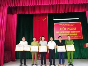 Đảng ủy xã Vũ Oai tổ chức Hội nghị tổng kết 10 năm thực hiện Nghị quyết Trung ương 8 khóa XI về chiến lược bảo vệ Tổ quốc trong tình hình mới.