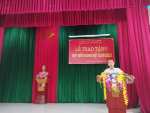 Đảng ủy xã Vũ Oai: Trao tặng huy hiệu Đảng đợt 02/9/2023