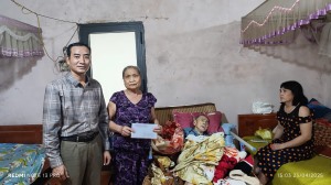 Xã Vũ Oai thăm hỏi, tặng quà cho Người có công với cách mạng bị ốm đau, bệnh nặng có hoàn cảnh khó khăn